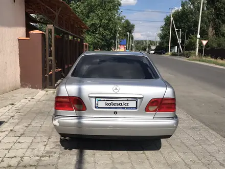 Mercedes-Benz E 280 1998 года за 3 500 000 тг. в Талдыкорган – фото 2