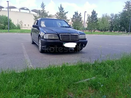 Mercedes-Benz C 180 1995 года за 1 300 000 тг. в Астана – фото 5