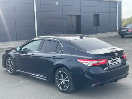 Toyota Camry 2020 года за 13 000 000 тг. в Атырау – фото 6