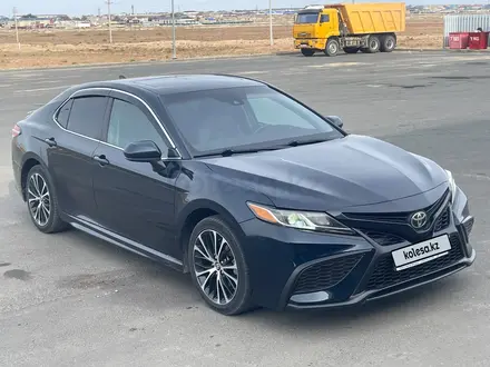 Toyota Camry 2020 года за 13 000 000 тг. в Атырау