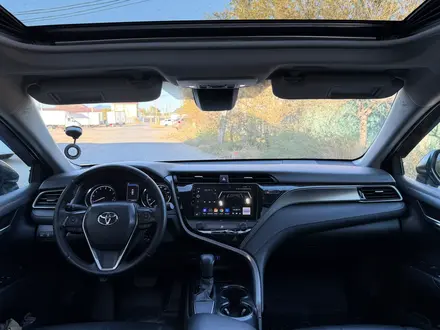 Toyota Camry 2020 года за 13 000 000 тг. в Атырау – фото 10