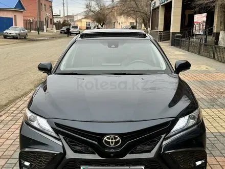 Toyota Camry 2021 года за 14 500 800 тг. в Астана