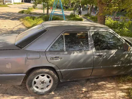 Mercedes-Benz E 230 1991 года за 600 000 тг. в Тараз – фото 2