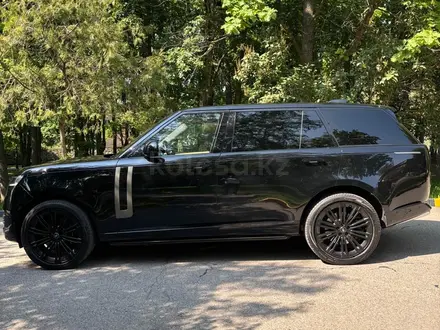 Land Rover Range Rover 2023 года за 100 000 000 тг. в Алматы – фото 3
