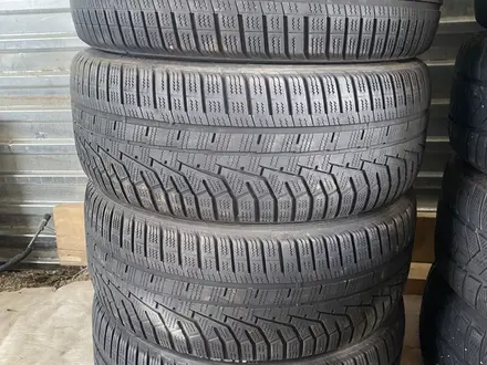 Комплект зимние шины 225/45/18 225/45R18 Hankook. за 90 000 тг. в Алматы