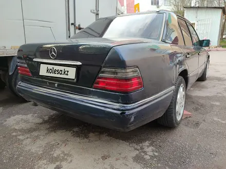 Mercedes-Benz E 220 1994 года за 1 400 000 тг. в Алматы – фото 13