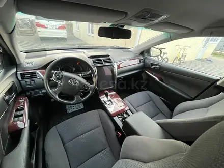 Toyota Camry 2013 года за 9 100 000 тг. в Уральск – фото 12