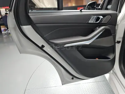 BMW X5 XDrive 40i 2023 года за 42 000 000 тг. в Алматы – фото 31