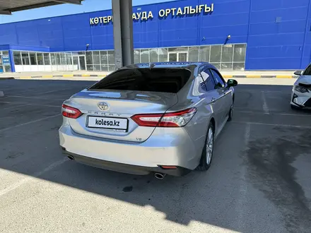 Toyota Camry 2019 года за 16 800 000 тг. в Алматы – фото 2