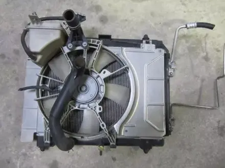 Радиатор дифузор от Toyota Yaris Vitz хэтчбек за 20 000 тг. в Алматы – фото 2
