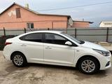 Hyundai Accent 2019 года за 8 500 000 тг. в Атырау – фото 2