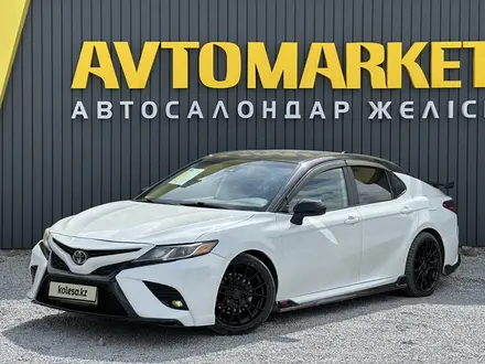 Toyota Camry 2020 года за 13 800 000 тг. в Актобе