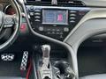 Toyota Camry 2020 года за 13 800 000 тг. в Актобе – фото 10