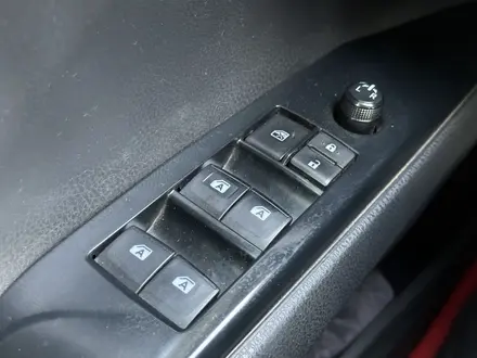 Toyota Camry 2020 года за 13 800 000 тг. в Актобе – фото 15