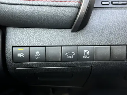 Toyota Camry 2020 года за 13 800 000 тг. в Актобе – фото 14