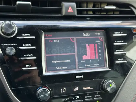 Toyota Camry 2020 года за 13 800 000 тг. в Актобе – фото 22