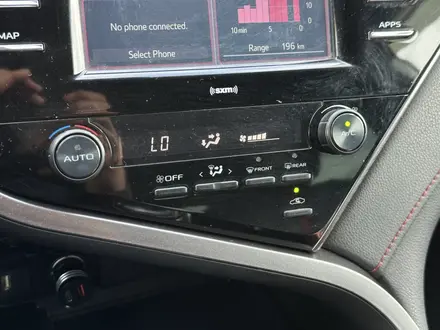 Toyota Camry 2020 года за 13 800 000 тг. в Актобе – фото 23