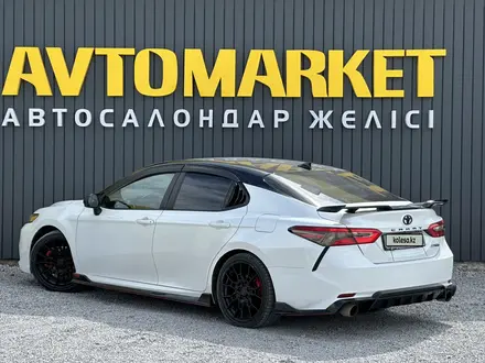 Toyota Camry 2020 года за 13 800 000 тг. в Актобе – фото 3