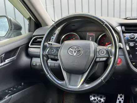 Toyota Camry 2020 года за 13 800 000 тг. в Актобе – фото 6