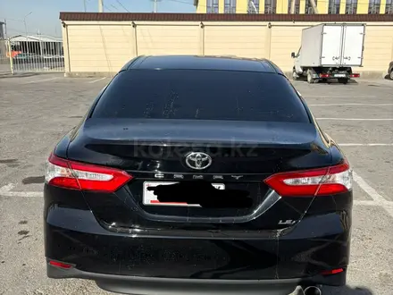 Toyota Camry 2017 года за 9 000 000 тг. в Шымкент – фото 4