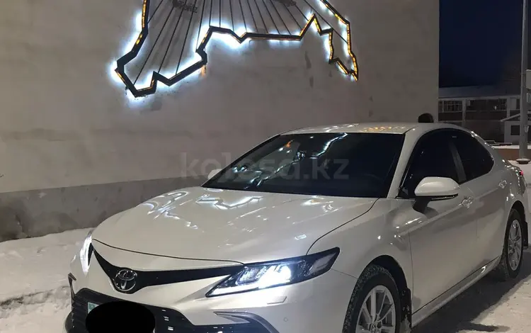 Toyota Camry 2021 года за 17 100 000 тг. в Атырау