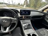 Hyundai Santa Fe 2023 годаfor17 000 000 тг. в Алматы – фото 4