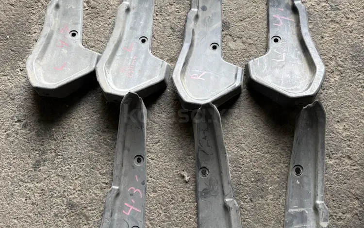 Подкрыльек задний левый и правый за 10 000 тг. в Алматы