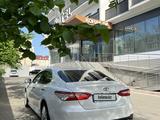 Toyota Camry 2018 года за 13 592 848 тг. в Атырау – фото 4