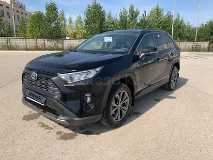 Toyota RAV4 Prestige 2023 года за 19 439 311 тг. в Актобе