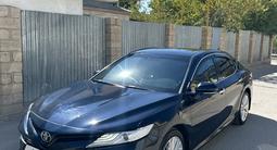 Toyota Camry 2019 года за 13 600 000 тг. в Жанаозен