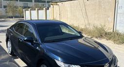 Toyota Camry 2019 года за 13 600 000 тг. в Жанаозен – фото 2