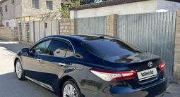 Toyota Camry 2019 года за 13 600 000 тг. в Жанаозен – фото 4