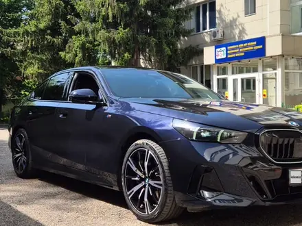 BMW 530 2025 года за 32 000 000 тг. в Алматы – фото 2