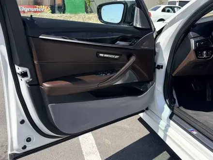 BMW 540 2017 года за 23 000 000 тг. в Алматы – фото 9