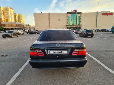 Mercedes-Benz E 280 1999 года за 2 200 000 тг. в Караганда – фото 4
