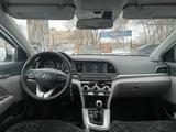 Hyundai Elantra 2018 годаfor8 700 000 тг. в Караганда