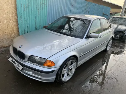 BMW 320 2000 года за 2 800 000 тг. в Алматы