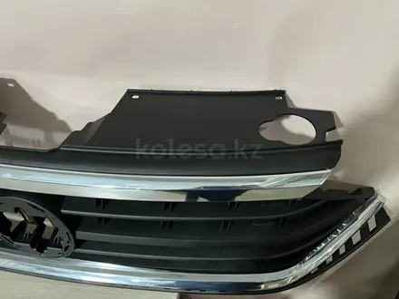 Решетка радиатора — Volkswagen Polo 2020 — (с эмблемой) Sedan за 30 000 тг. в Алматы – фото 3
