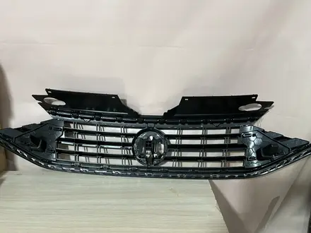 Решетка радиатора — Volkswagen Polo 2020 — (с эмблемой) Sedan за 30 000 тг. в Алматы – фото 5