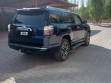 Toyota 4Runner 2015 года за 15 500 000 тг. в Актобе – фото 2