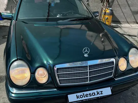 Mercedes-Benz E 230 1996 года за 4 000 000 тг. в Шымкент