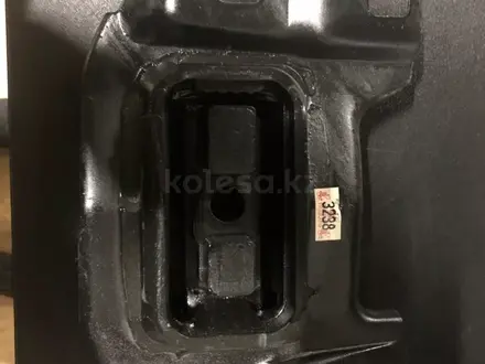 Опора коробки и Двигателя RR FORD Explorer 2, 0 Turbo за 20 000 тг. в Алматы – фото 2