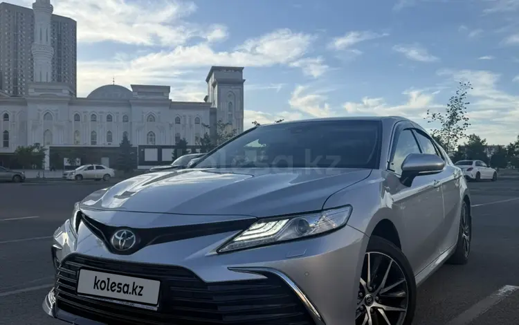 Toyota Camry 2023 года за 17 000 000 тг. в Астана