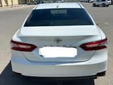 Toyota Camry 2018 года за 14 200 000 тг. в Атырау – фото 3