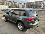 Volkswagen Touareg 2003 года за 6 000 000 тг. в Караганда – фото 2