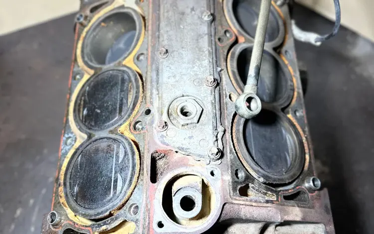 Блок двигателя поршня X25XE Opel Omega B Vectra B Опель V6 2.5 X25 XE Х25ХЕ за 100 000 тг. в Караганда