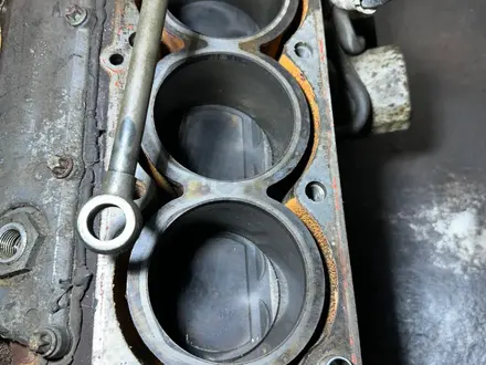 Блок двигателя поршня X25XE Opel Omega B Vectra B Опель V6 2.5 X25 XE Х25ХЕ за 100 000 тг. в Караганда – фото 3