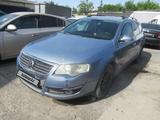 Volkswagen Passat 2009 годаүшін2 435 360 тг. в Шымкент – фото 2