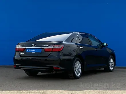 Toyota Camry 2017 года за 10 260 000 тг. в Алматы – фото 3