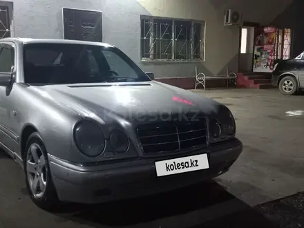 Mercedes-Benz E 320 1997 года за 2 300 000 тг. в Шиели – фото 4